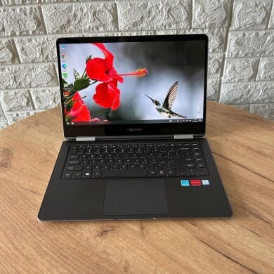 Игровой ультрабук-трансформер Samsung NP940X5N-X02US / 15" (1920x1080) IPS Touch / Intel Core i7-8550U (4 (8) ядра по 1.8 - 4.0 GHz) / 16 GB DDR4 / 256 GB SSD / AMD Radeon 540 Mobile, 2 GB GDDR5, 64-bit / WebCam