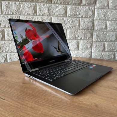 Игровой ультрабук-трансформер Samsung NP940X5N-X02US / 15" (1920x1080) IPS Touch / Intel Core i7-8550U (4 (8) ядра по 1.8 - 4.0 GHz) / 16 GB DDR4 / 256 GB SSD / AMD Radeon 540 Mobile, 2 GB GDDR5, 64-bit / WebCam
