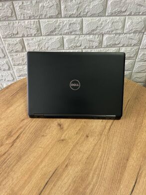 Мобільна робоча станція Dell Precision 3520 / 15.6" (1920x1080) IPS / Intel Core i7-7820HQ (4 (8) ядра по 2.9 - 3.9 GHz) / 16 GB DDR4 / 512 GB SSD / nVidia Quadro M620, 2 GB GDDR5, 128-bit / WebCam