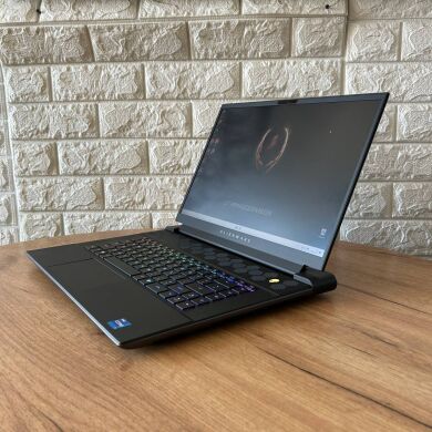 Ігровий ноутбук Dell Alienware m16 R1 / 16" (2560x1600) IPS / Intel Core i7-13700HX (16 (24) ядер по 3.7 - 5.0 GHz) / 16 GB DDR5 / 1000 GB SSD / nVidia GeForce RTX 4070, 8 GB GDDR6, 128-bit / WebCam