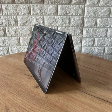 Игровой ультрабук-трансформер Samsung NP940X5N-X02US / 15" (1920x1080) IPS Touch / Intel Core i7-8550U (4 (8) ядра по 1.8 - 4.0 GHz) / 16 GB DDR4 / 256 GB SSD / AMD Radeon 540 Mobile, 2 GB GDDR5, 64-bit / WebCam