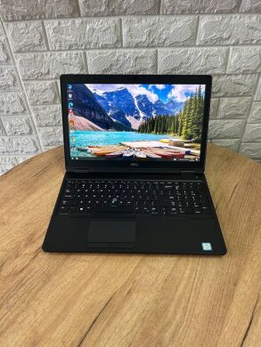 Мобільна робоча станція Dell Precision 3520 / 15.6" (1920x1080) IPS / Intel Core i7-7820HQ (4 (8) ядра по 2.9 - 3.9 GHz) / 16 GB DDR4 / 512 GB SSD / nVidia Quadro M620, 2 GB GDDR5, 128-bit / WebCam