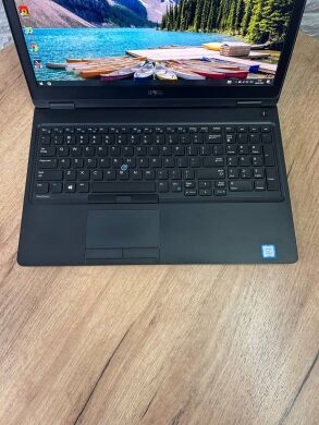 Мобільна робоча станція Dell Precision 3520 / 15.6" (1920x1080) IPS / Intel Core i7-7820HQ (4 (8) ядра по 2.9 - 3.9 GHz) / 16 GB DDR4 / 512 GB SSD / nVidia Quadro M620, 2 GB GDDR5, 128-bit / WebCam