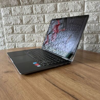 Игровой ультрабук-трансформер Samsung NP940X5N-X02US / 15" (1920x1080) IPS Touch / Intel Core i7-8550U (4 (8) ядра по 1.8 - 4.0 GHz) / 16 GB DDR4 / 256 GB SSD / AMD Radeon 540 Mobile, 2 GB GDDR5, 64-bit / WebCam
