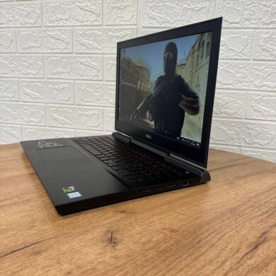 Ігровий ноутбук Б-клас Dell Inspiron 15 Gaming 7567 / 15.6" (1920x1080) IPS / Intel Core i5-7300HQ (4 ядра по 2.5 - 3.5 GHz) / 16 GB DDR4 / 512 GB SSD / nVidia GeForce GTX 1050 Ti, 4 GB GDDR5, 128-bit / WebCam