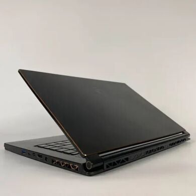 Ігровий ноутбук Б-класс MSI GS65 Stealth Thin 8RF / 15.6" (1920x1080) IPS / Intel Core i7-8750H (6 (12) ядер по 2.2 - 4.1 GHz) / 16 GB DDR4 / 512 GB SSD / nVidia GeForce GTX 1070 Max-Q, 8 GB GDDR5, 256-bit / WebCam