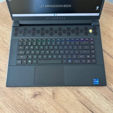Ігровий ноутбук Dell Alienware m16 R1 / 16" (2560x1600) IPS / Intel Core i7-13700HX (16 (24) ядер по 3.7 - 5.0 GHz) / 16 GB DDR5 / 1000 GB SSD / nVidia GeForce RTX 4070, 8 GB GDDR6, 128-bit / WebCam
