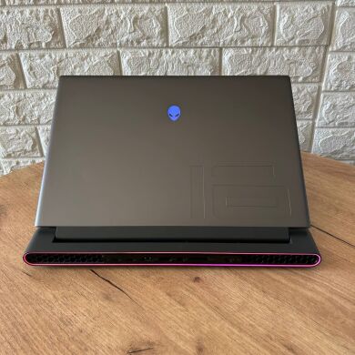 Ігровий ноутбук Dell Alienware m16 R1 / 16" (2560x1600) IPS / Intel Core i7-13700HX (16 (24) ядер по 3.7 - 5.0 GHz) / 16 GB DDR5 / 1000 GB SSD / nVidia GeForce RTX 4070, 8 GB GDDR6, 128-bit / WebCam