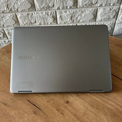 Игровой ультрабук-трансформер Samsung NP940X5N-X02US / 15" (1920x1080) IPS Touch / Intel Core i7-8550U (4 (8) ядра по 1.8 - 4.0 GHz) / 16 GB DDR4 / 256 GB SSD / AMD Radeon 540 Mobile, 2 GB GDDR5, 64-bit / WebCam