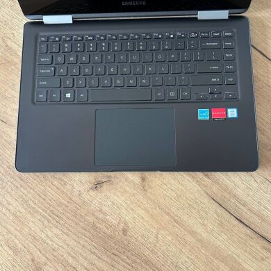 Игровой ультрабук-трансформер Samsung NP940X5N-X02US / 15" (1920x1080) IPS Touch / Intel Core i7-8550U (4 (8) ядра по 1.8 - 4.0 GHz) / 16 GB DDR4 / 256 GB SSD / AMD Radeon 540 Mobile, 2 GB GDDR5, 64-bit / WebCam