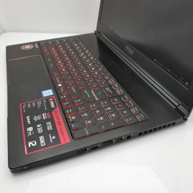 Ігровий ноутбук MSI GS63VR 6RF Stealth Pro / 15.6" (1920x1080) IPS / Intel Core i7-6700HQ (4 (8) ядра по 2.6 - 3.5 GHz) / 16 GB DDR4 / 256 GB SSD + 1000 GB HDD / nVidia GeForce GTX 1060, 6 GB GDDR5, 192-bit / WebCam / Win 10 Home