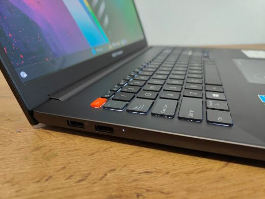 Игровой ноутбук Asus Vivobook Pro 16x OLED (M7600Q) / 16" (3840x2400) OLED / AMD Ryzen 9 5900HX (8 (16) ядер по 3.3 - 4.6 GHz) / 32 GB DDR4 / 1000 GB SSD / nVidia GeForce RTX 3050 Ti, 4 GB GDDR6, 128-bit / WebCam / Windows 11 Pro + Мышка Asus + Сумка Asus