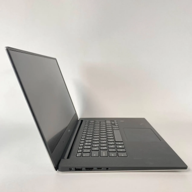 Ігровий ноутбук Dell XPS 15 9560 / 15.6" (1920x1080) IPS / Intel Core i7-7700HQ (4 (8) ядра по 2.8 - 3.8 GHz) / 16 GB DDR4 / 512 GB SSD / nVidia Geforce GTX 1050, 4 GB GDDR5, 128-bit / HDMI Ігровий ноутбук Dell XPS 15 9560 / 15.6" (1920x1080) IPS / Intel Core i7-7700HQ (4 (8) ядра по 2.8 - 3.8 GHz) / 16 GB DDR4 / 512 GB SSD / nVidia Geforce GTX 1050, 4 GB GDDR5, 128-bit / HDMI
