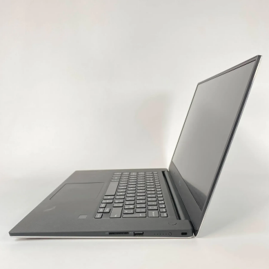 Ігровий ноутбук Dell XPS 15 9560 / 15.6" (1920x1080) IPS / Intel Core i7-7700HQ (4 (8) ядра по 2.8 - 3.8 GHz) / 16 GB DDR4 / 512 GB SSD / nVidia Geforce GTX 1050, 4 GB GDDR5, 128-bit / HDMI Ігровий ноутбук Dell XPS 15 9560 / 15.6" (1920x1080) IPS / Intel Core i7-7700HQ (4 (8) ядра по 2.8 - 3.8 GHz) / 16 GB DDR4 / 512 GB SSD / nVidia Geforce GTX 1050, 4 GB GDDR5, 128-bit / HDMI