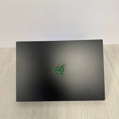 Ігровий ноутбук Razer Blade 16 RZ09-0510 / 16" (2560x1600) IPS / Intel Core i9-14900HX (24 (32) ядер по 2.2 - 5.8 GHz) / 32 GB DDR5 / 1000 GB SSD M.2 / nVidia GeForce RTX 4080, 12 GB GDDR6, 192-bit / WebCam