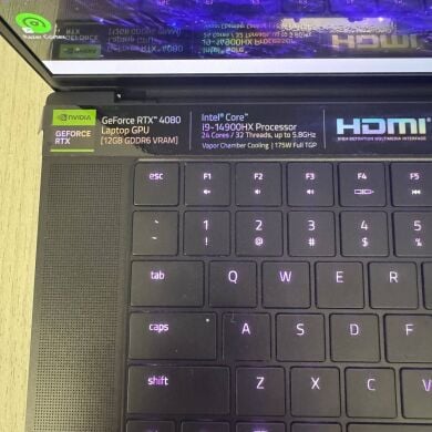 Ігровий ноутбук Razer Blade 16 RZ09-0510 / 16" (2560x1600) IPS / Intel Core i9-14900HX (24 (32) ядер по 2.2 - 5.8 GHz) / 32 GB DDR5 / 1000 GB SSD M.2 / nVidia GeForce RTX 4080, 12 GB GDDR6, 192-bit / WebCam