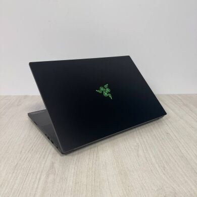 Ігровий ноутбук Razer Blade 16 RZ09-0510 / 16" (2560x1600) IPS / Intel Core i9-14900HX (24 (32) ядер по 2.2 - 5.8 GHz) / 32 GB DDR5 / 1000 GB SSD M.2 / nVidia GeForce RTX 4080, 12 GB GDDR6, 192-bit / WebCam