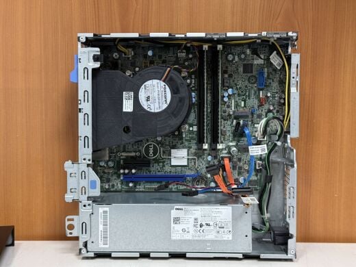 Компьютер Dell Precision 3430 SFF / Intel Core i7-8700 (6 (12) ядер по 3.2 -4.6 GHz) / 16 GB DDR4 / no HDD / Intel UHD Graphics 630 / 200W / DisplayPort / HDMI