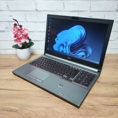 Мобільна робоча станція Fujitsu Celsius H730 / 15.6" (1920x1080) TN / Intel Core i7-4610M (2 (4) ядра по 3.0 - 3.7 GHz) / 8 GB DDR3 / 128 GB SSD / nVidia Quadro K510M, 1 GB GDDR5, 64-bit / WebCam / Без АКБ