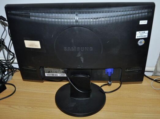Монитор Б-класс Samsung SyncMaster 2243SN (DF5) / 22" (1920x1080) TN / VGA + Кабели в комплекте