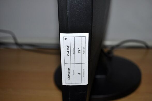 Монитор Б-класс Samsung SyncMaster 2243SN (DF5) / 22" (1920x1080) TN / VGA + Кабели в комплекте