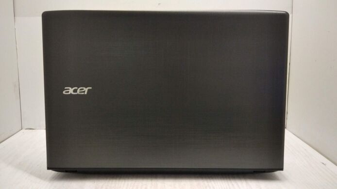 Ноутбук Б-клас Acer E5-576 / 15.6" (1920x1080) TN / Intel Core i3-7020U (2 (4) ядра по 2.3 GHz) / 8 GB DDR3 / 240 GB SSD / Intel HD Graphics 620 / WebCam / DVD-RW