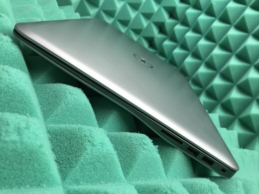 Ноутбук Dell Inspiron 15 7547 / 15.6" (1920x1080) IPS Touch / Intel Core i5-4210U (2 (4) ядра по 1.7 - 2.7 GHz) / 8 GB DDR3 / 250 GB SSD / Intel HD Graphics 4400 / WebCam / HDMI / Windows 10 ліцензія Ноутбук Dell Inspiron 15 7547 / 15.6" (1920x1080) IPS Touch / Intel Core i5-4210U (2 (4) ядра по 1.7 - 2.7 GHz) / 8 GB DDR3 / 250 GB SSD / Intel HD Graphics 4400 / WebCam / HDMI / Windows 10 ліцензія