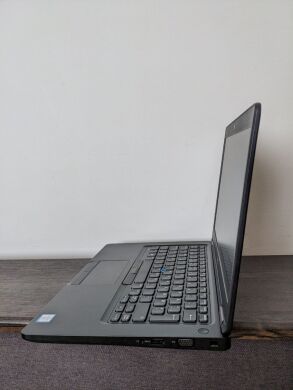 Ноутбук Dell Latitude 5480 / 14" (1920x1080) TN / Intel Core i7-7820HQ (4 (8) ядра по 2.9 - 3.9 GHz) / 8 GB DDR4 / 256 GB SSD M.2 / nVidia GeForce 930MX, 2 GB DDR3, 64-bit / WebCam / USB 3.1 / HDMI