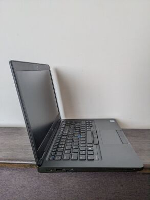 Ноутбук Dell Latitude 5480 / 14" (1920x1080) TN / Intel Core i7-7820HQ (4 (8) ядра по 2.9 - 3.9 GHz) / 8 GB DDR4 / 256 GB SSD M.2 / nVidia GeForce 930MX, 2 GB DDR3, 64-bit / WebCam / USB 3.1 / HDMI