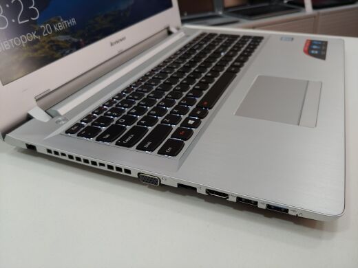 Ноутбук Lenovo IdeaPad 500-15ISK / 15.6" (1920x1080) TN LED / Intel Core i5-6200U (2 (4) ядра по 2.3 - 2.8 GHz) / 8 GB DDR3 / 240 GB SSD / WebCam / DVD-RW / USB 3.0 / HDMI