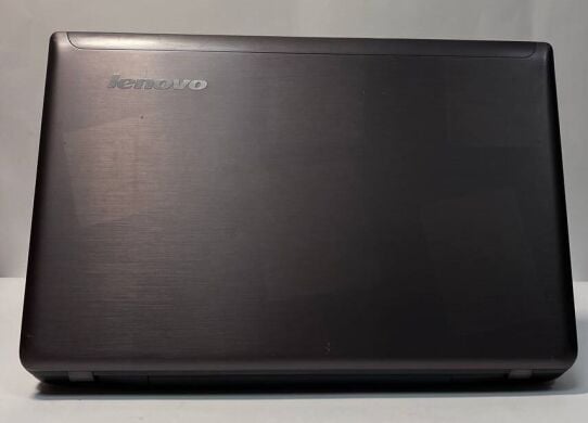 Ноутбук Lenovo IdeaPad Z575 / 15.6" (1366x768) TN / AMD A4-3300M (2 ядра по 1.9 - 2.5 GHz) / 4 GB DDR3 / 500 GB HDD / AMD Radeon 6600M and 6700M Series, 128-bit / WebCam / DVD-RW / HDMI