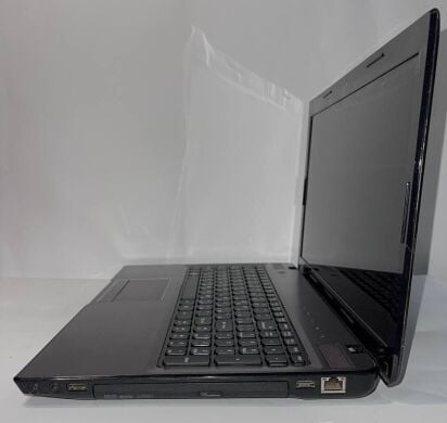 Ноутбук Lenovo IdeaPad Z575 / 15.6" (1366x768) TN / AMD A4-3300M (2 ядра по 1.9 - 2.5 GHz) / 4 GB DDR3 / 500 GB HDD / AMD Radeon 6600M and 6700M Series, 128-bit / WebCam / DVD-RW / HDMI