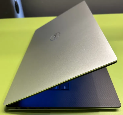 Рабоча станция Dell Precision 5540 / 15.6" (3840x2160) IPS Touch / Intel Core i7-9850H (6 (12) ядра по 2.6 - 4.6 GHz) / 16 GB DDR4 / 512 GB SSD / nVidia GeForce T1000, 4 GB GDDR6, 128-bit / WebCam