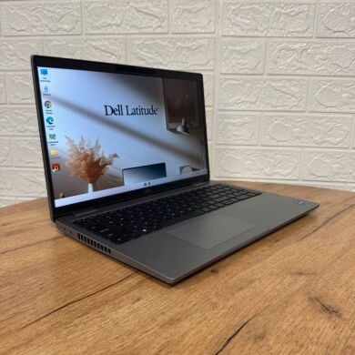 Ультрабук Б-клас Dell Latitude 5520 / 15.6" (1920x1080) IPS Touch / Intel Core i7-1165G7 (4 (8) ядра по 2.8 - 4.7 GHz) / 16 GB DDR4 / 512 GB SSD NVMe / Intel Iris Xe Graphics / WebCam