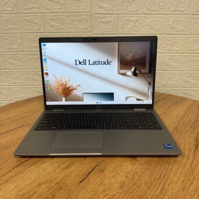 Ультрабук Б-клас Dell Latitude 5520 / 15.6" (1920x1080) IPS Touch / Intel Core i7-1165G7 (4 (8) ядра по 2.8 - 4.7 GHz) / 16 GB DDR4 / 512 GB SSD NVMe / Intel Iris Xe Graphics / WebCam