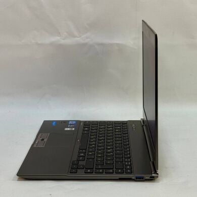 Ультрабук Toshiba Portege Z930-105 / 13.3" (1366x768) TN / Intel Core i5-3427U (2 (4) ядра по 1.8 - 2.8 GHz) / 10 GB DDR3 / 256 GB SSD / Intel HD Graphics 4000 / WebCam / Windows 10 Pro