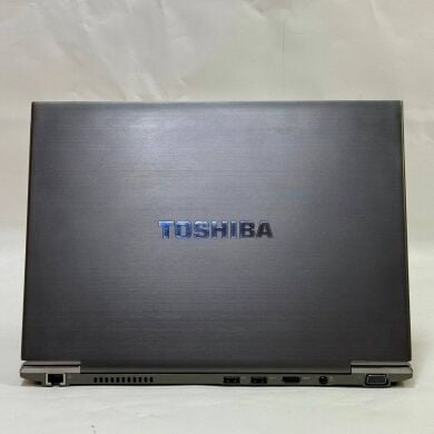 Ультрабук Toshiba Portege Z930-105 / 13.3" (1366x768) TN / Intel Core i5-3427U (2 (4) ядра по 1.8 - 2.8 GHz) / 10 GB DDR3 / 256 GB SSD / Intel HD Graphics 4000 / WebCam / Windows 10 Pro