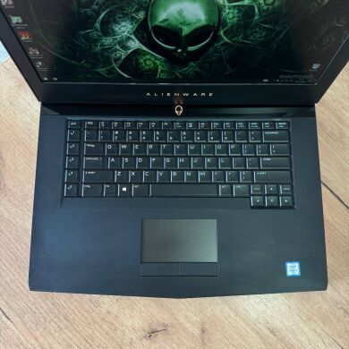 Ігровий ноутбук Dell Alienware 15 R3 / 15.6" (3840x2160) IPS / Intel Core i7-6700HQ (4 (8) ядра по 2.6 - 3.5 GHz) / 16 GB DDR4 / 256 GB SSD + 1000 GB HDD / nVidia GeForce GTX 1070, 8 GB GDDR5, 256-bit / WebCam
