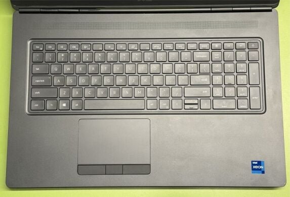 Мобильная рабочая станция Dell Precision 7760 / 17.3" (1920x1080) IPS / Intel Xeon W-11855M (6 (12) ядер по 3.2 - 4.9 GHz) / 32 GB DDR4 / 1000 GB SSD / nVidia RTX A3000, 6 GB GDDR6, 192-bit / WebCam / Thunderbolt