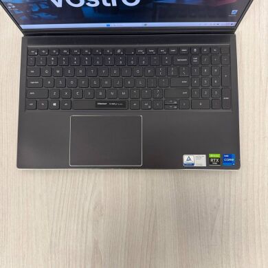 Игровой ультрабук Б-класс Dell Vostro 15 7510 / 15.6" (1920x1080) IPS / Intel Core i7-11800H (8 (16) ядер по 2.3 - 4.6 GHz) / 16 GB DDR4 / 512 GB SSD NVMe / nVidia GeForce RTX 3050, 4 GB GDDR6, 128-bit / WebCam Игровой ультрабук Б-класс Dell Vostro 15 7510 / 15.6" (1920x1080) IPS / Intel Core i7-11800H (8 (16) ядер по 2.3 - 4.6 GHz) / 16 GB DDR4 / 512 GB SSD NVMe / nVidia GeForce RTX 3050, 4 GB GDDR6, 128-bit / WebCam
