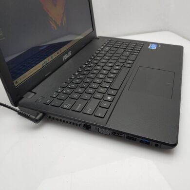Ноутбук Asus X551M / 15.6" (1366x768) TN / Intel Celeron N2840 (2 ядра по 2.1 - 2.6 GHz) / 4 GB DDR3 / 120 GB SSD / Intel HD Graphics / WebCam / DVD-ROM / Win 10 Home
