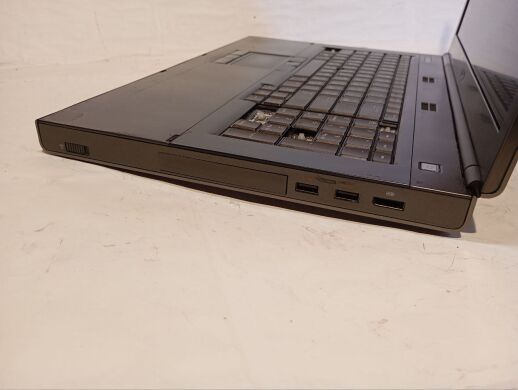 Мобільна робоча станція Б-клас Dell Precision M6600 / 17.3" (1920x1080) IPS / Intel Core i7-2640M (2 (4) ядра по 2.8 - 3.5 GHz) / 16 GB DDR3 / 500 GB SSD + 500 GB HDD / nVidia Quadro K3000M, 2 GB GDDR5, 256-bit / WebCam / DVD-RW