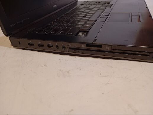 Мобільна робоча станція Б-клас Dell Precision M6600 / 17.3" (1920x1080) IPS / Intel Core i7-2640M (2 (4) ядра по 2.8 - 3.5 GHz) / 16 GB DDR3 / 500 GB SSD + 500 GB HDD / nVidia Quadro K3000M, 2 GB GDDR5, 256-bit / WebCam / DVD-RW