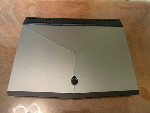 Ігровий ноутбук Dell Alienware 15 R3 / 15.6" (1920x1080) IPS / Intel Core i7-7820HK (4 (8) ядра по 2.9 - 3.9 GHz) / 16 GB DDR4 / 256 GB SSD + 1000 GB HDD / nVidia GeForce GTX 1070, 8 GB GDDR5, 256-bit / WebCam