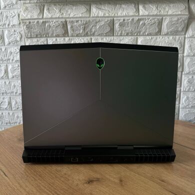 Ігровий ноутбук Dell Alienware 15 R3 / 15.6" (3840x2160) IPS / Intel Core i7-6700HQ (4 (8) ядра по 2.6 - 3.5 GHz) / 16 GB DDR4 / 256 GB SSD + 1000 GB HDD / nVidia GeForce GTX 1070, 8 GB GDDR5, 256-bit / WebCam