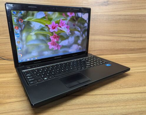 Ноутбук Б-клас Lenovo G570 / 15.6" (1366x768) TN / Intel Celeron B800 (2 ядра по 1.5 GHz) / 8 GB DDR3 / 320 GB HDD / Intel HD Graphics / WebCam / Windows 7 Ноутбук Б-клас Lenovo G570 / 15.6" (1366x768) TN / Intel Celeron B800 (2 ядра по 1.5 GHz) / 8 GB DDR3 / 320 GB HDD / Intel HD Graphics / WebCam / Windows 7