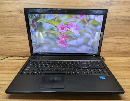 Ноутбук Б-клас Lenovo G570 / 15.6" (1366x768) TN / Intel Celeron B800 (2 ядра по 1.5 GHz) / 8 GB DDR3 / 320 GB HDD / Intel HD Graphics / WebCam / Windows 7 Ноутбук Б-клас Lenovo G570 / 15.6" (1366x768) TN / Intel Celeron B800 (2 ядра по 1.5 GHz) / 8 GB DDR3 / 320 GB HDD / Intel HD Graphics / WebCam / Windows 7