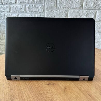 Игровой ноутбук Dell Latitude 5570 / 15.6" (1920x1080) IPS / Intel Core i7-6820HQ (4 (8) ядра по 2.7 - 3.6 GHz) / 16 GB DDR4 / 1000 GB SSD / AMD Radeon R7 M360, 2 GB GDDR3, 64-bit / WebCam Игровой ноутбук Dell Latitude 5570 / 15.6" (1920x1080) IPS / Intel Core i7-6820HQ (4 (8) ядра по 2.7 - 3.6 GHz) / 16 GB DDR4 / 1000 GB SSD / AMD Radeon R7 M360, 2 GB GDDR3, 64-bit / WebCam