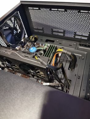 Игровой ПК Chieftec Tower / Intel Core i5-6600K (4 ядра по 3.5 - 3.9 GHz) / 16 GB DDR4 / 480 GB SSD + 500 GB HDD / AMD Radeon RX 570, 8 GB GDDR5, 256-bit / 500W