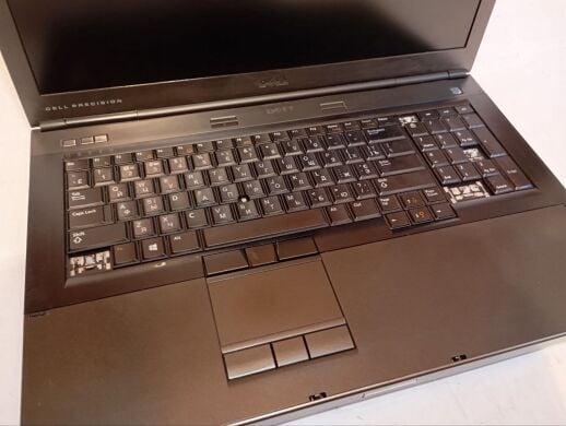 Мобільна робоча станція Б-клас Dell Precision M6600 / 17.3" (1920x1080) IPS / Intel Core i7-2640M (2 (4) ядра по 2.8 - 3.5 GHz) / 16 GB DDR3 / 500 GB SSD + 500 GB HDD / nVidia Quadro K3000M, 2 GB GDDR5, 256-bit / WebCam / DVD-RW